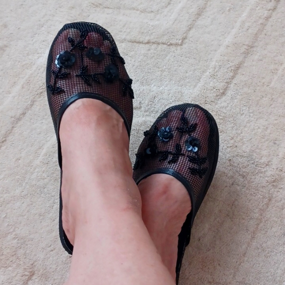 EASY - Black Mesh Embelished Slides/Slippers W7  Keep Feet Cool & Look Pretty 😍